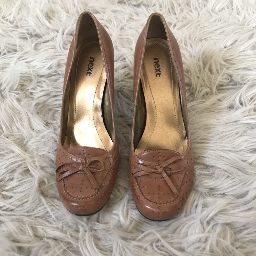 Brown heels!